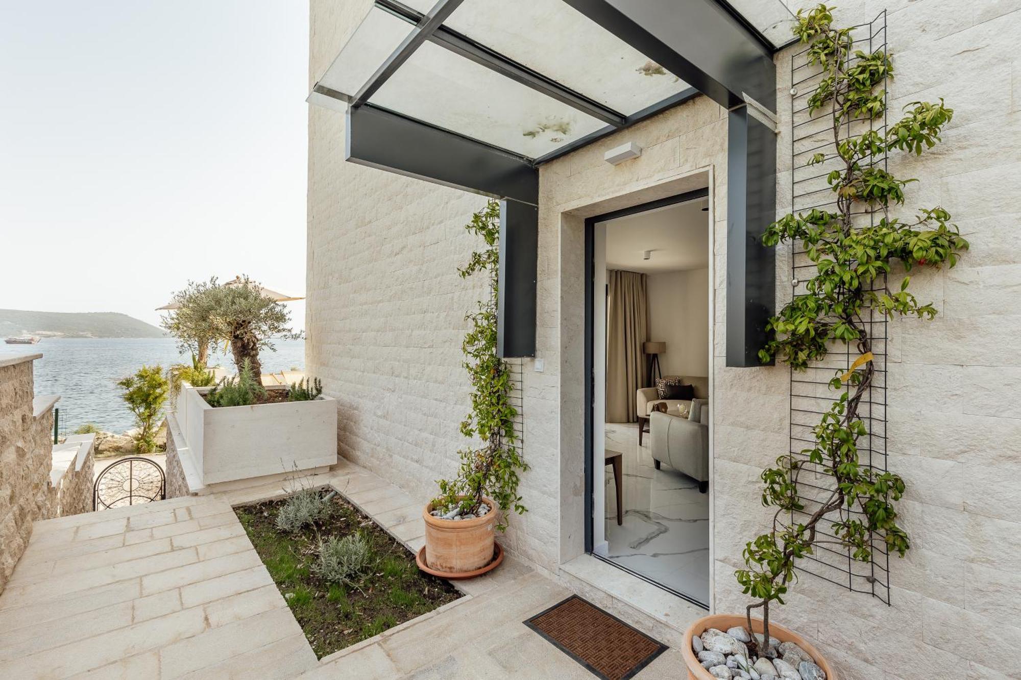 Savina Beachfront Oasis Herceg Novi Exteriör bild