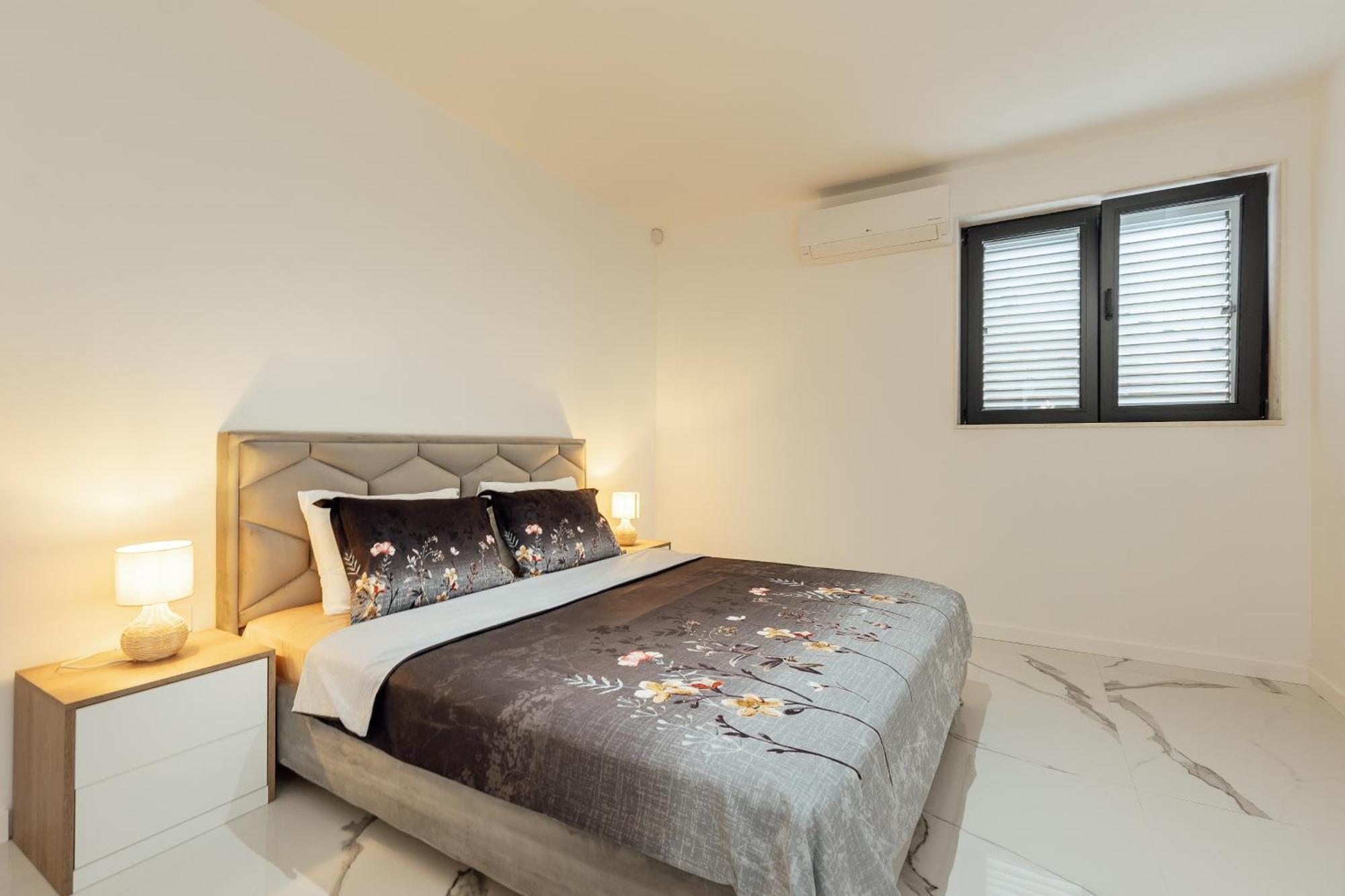 Savina Beachfront Oasis Herceg Novi Exteriör bild