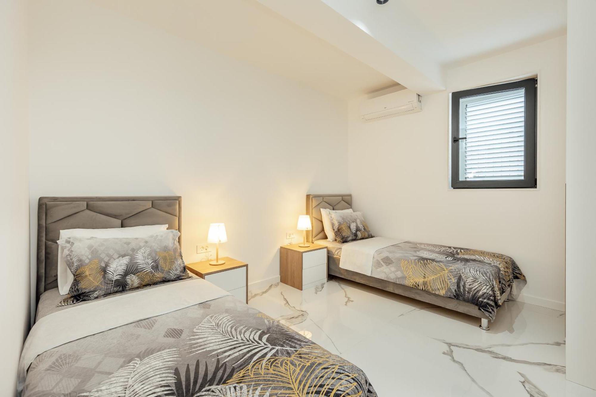Savina Beachfront Oasis Herceg Novi Exteriör bild