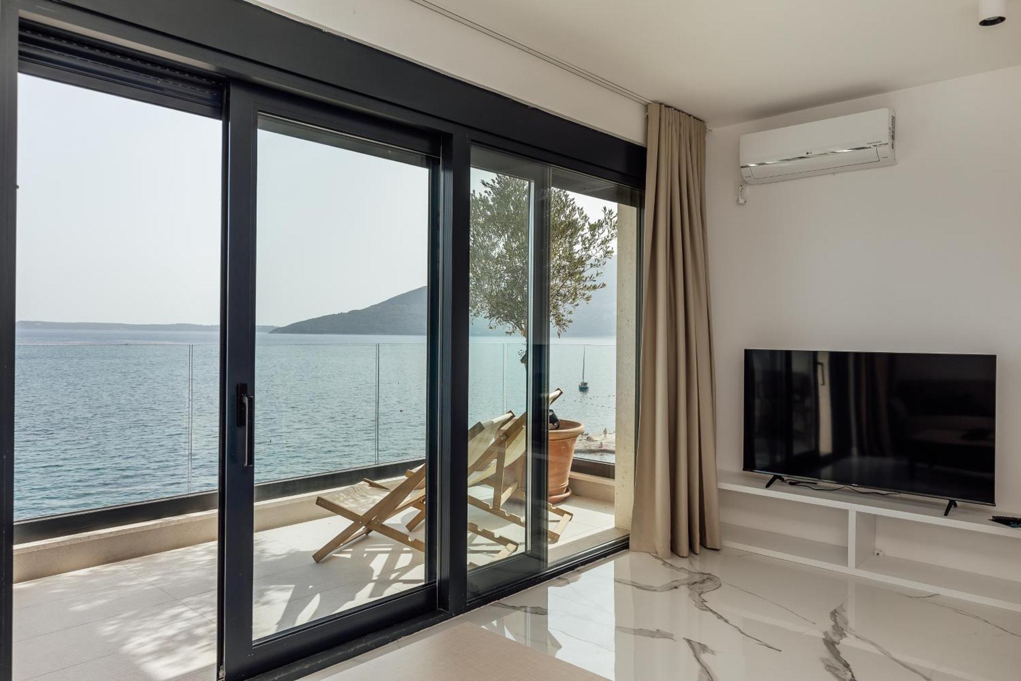 Savina Beachfront Oasis Herceg Novi Exteriör bild