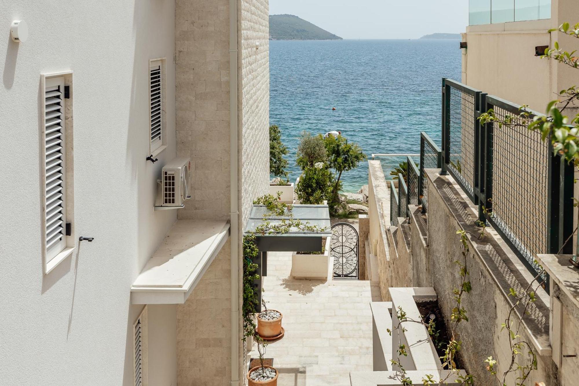 Savina Beachfront Oasis Herceg Novi Exteriör bild