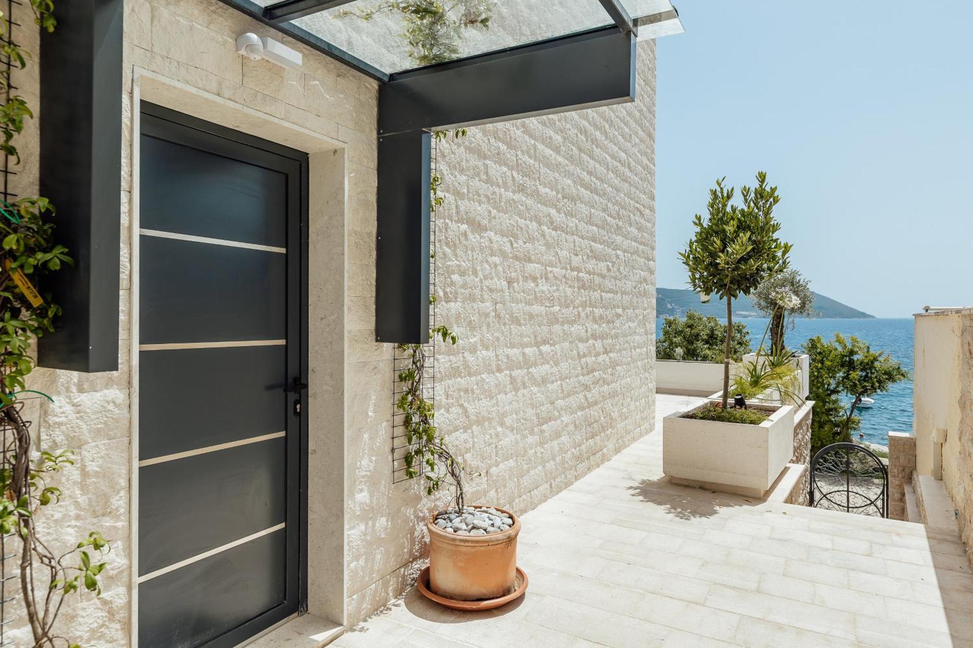 Savina Beachfront Oasis Herceg Novi Exteriör bild
