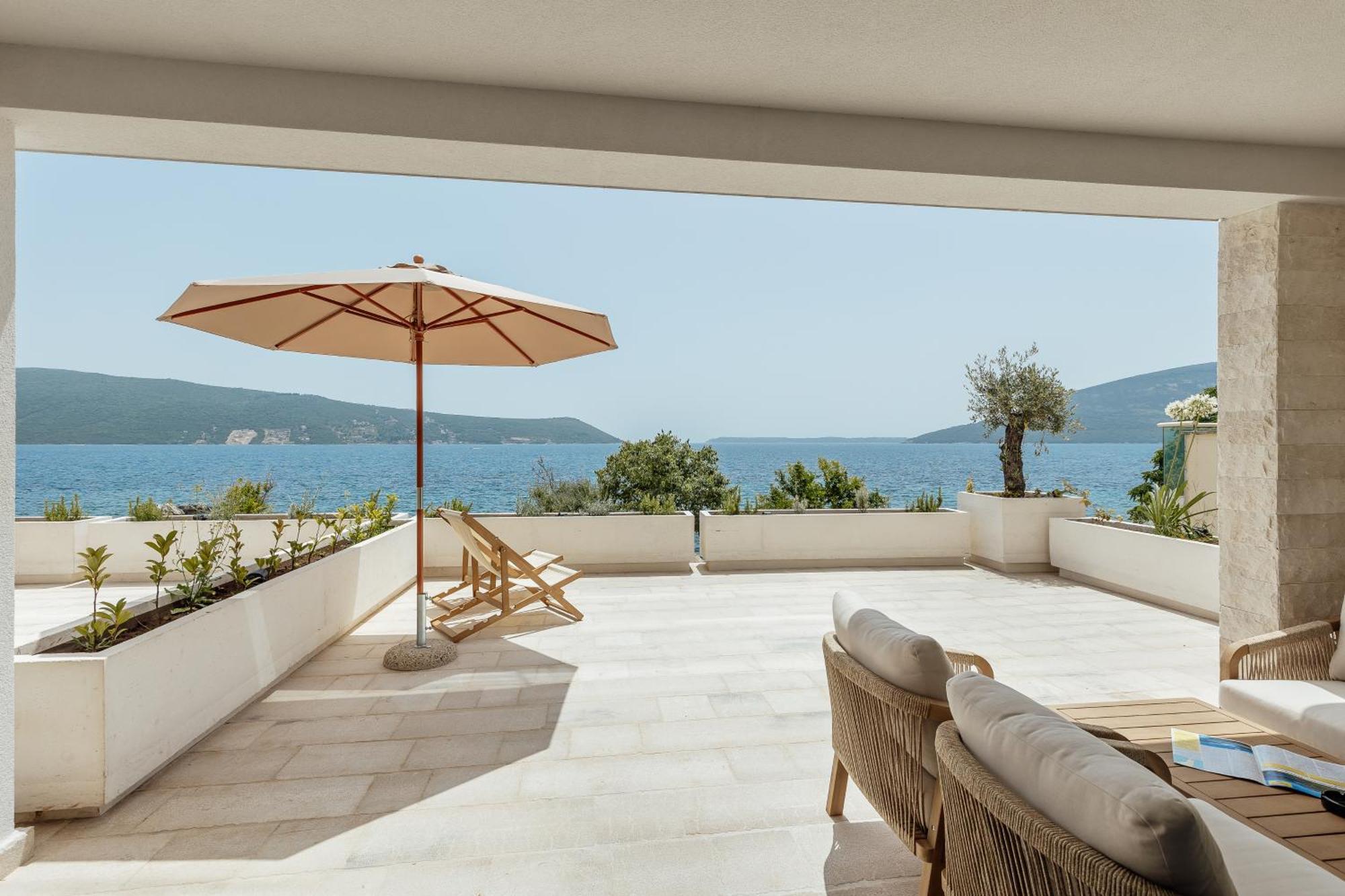 Savina Beachfront Oasis Herceg Novi Exteriör bild